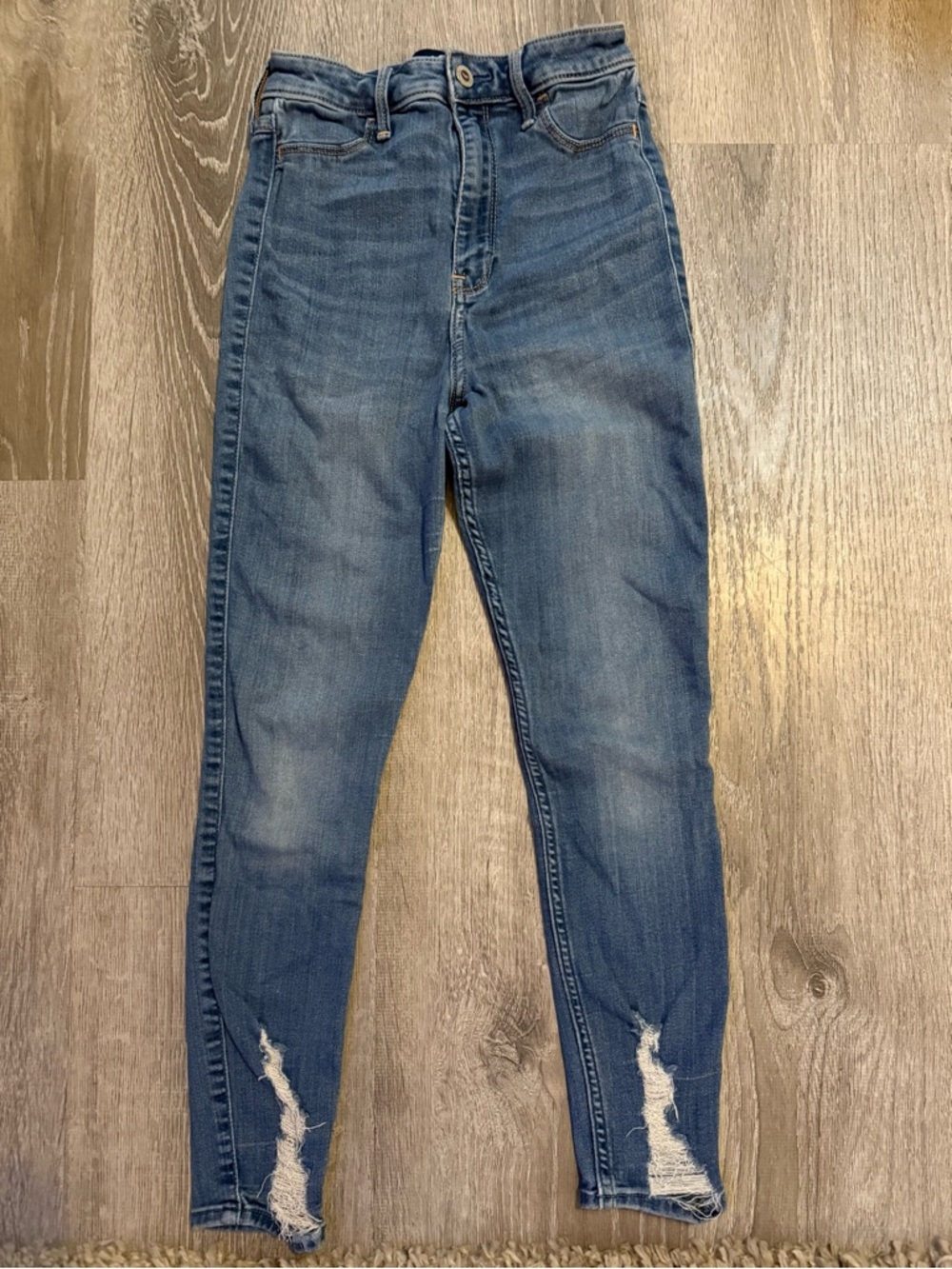 Hollister ultra High-Rise crop Jean Jegging Distressed juniors